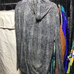 Due Per Due Turtle Neck Black & Cream Top